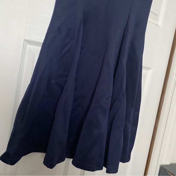 Lace detailing gown - Picture 6 of 8